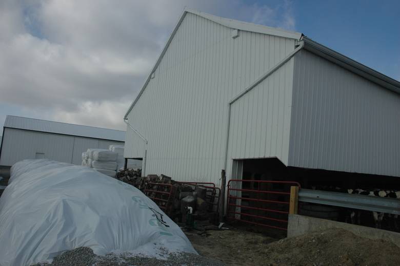 Double Pen Log Barn / 42x70 Bank Barn. Interior and Exterior photos.